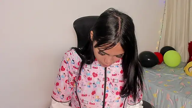 Snapshot of kendall_hernandez chatting on April 7, 2:06 pm kendall hernandez online show from April 7, 2:06 pm