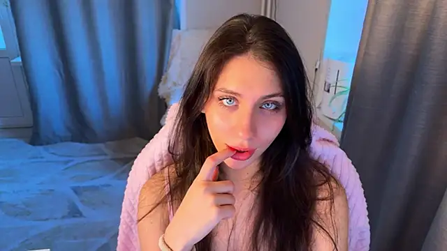 lunawho online show from March 26, 3:45 am