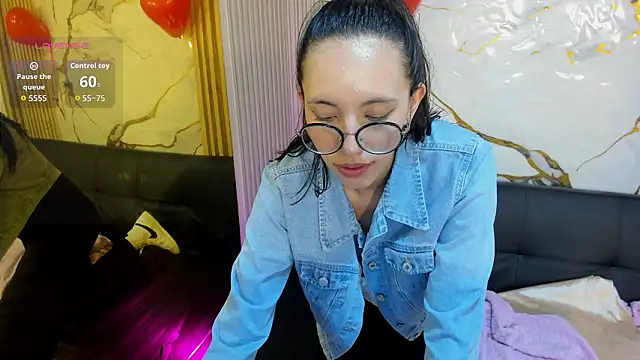 Snapshot of Athenaa_tay chatting on March 8, 2:04 am Athenaa tay online show from March 8, 2:04 am