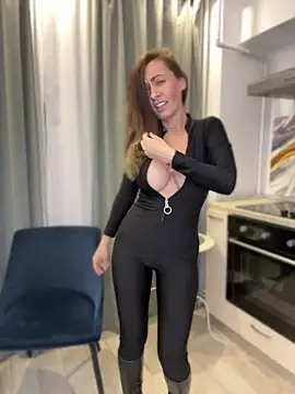 DivineAmely online show from April 28, 8:36 pm