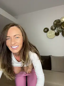 DivineAmely online show from May 9, 1:49 pm