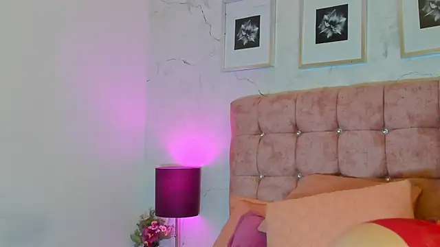 Snapshot of MiaaBlake_ chatting on March 24, 6:57 pm MiaaBlake online show from March 24, 6:57 pm