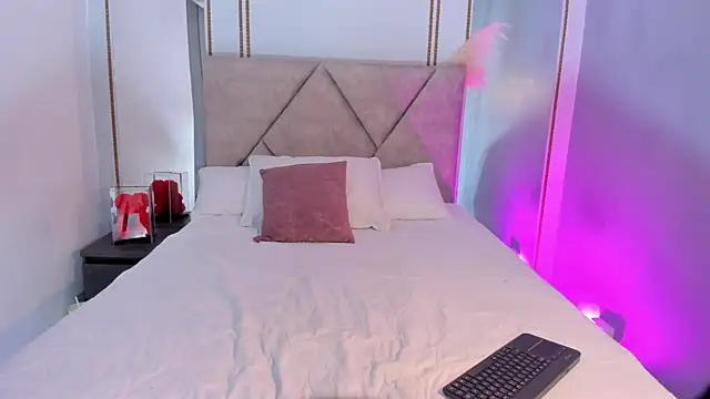 Snapshot of NiicoleLeroy chatting on March 21, 12:10 pm NiicoleLeroy online show from March 21, 12:10 pm