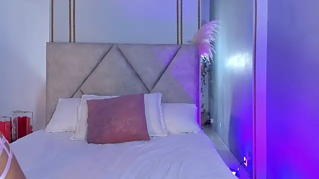 Snapshot of NiicoleLeroy chatting on March 22, 1:03 pm NiicoleLeroy online show from March 22, 1:03 pm