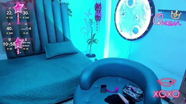 Miaa-Foxx online show from March 31, 7:36 pm