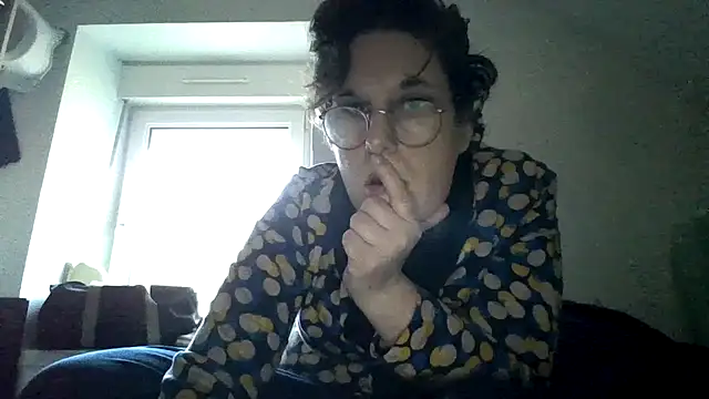 OIseauNoir88 online show from February 12, 4:13 pm