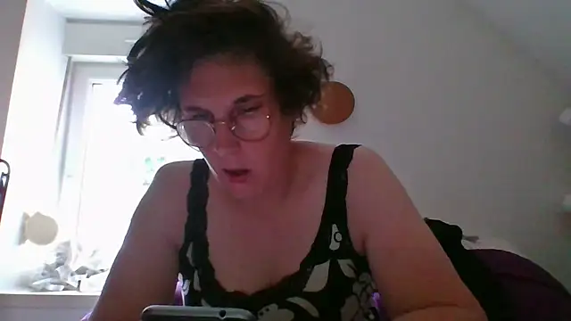 OIseauNoir88 online show from May 16, 6:32 am