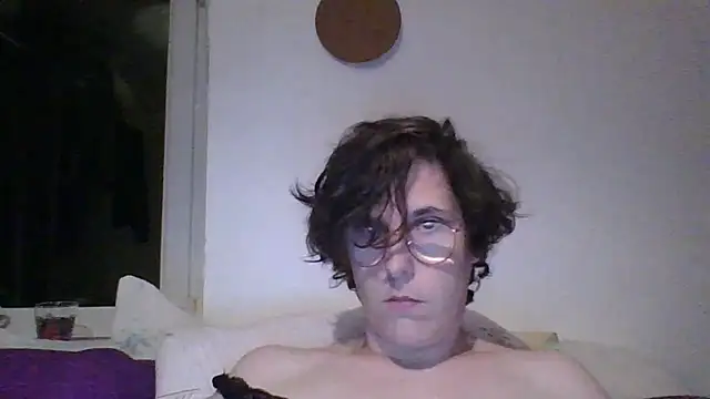 OIseauNoir88 online show from May 16, 7:34 pm