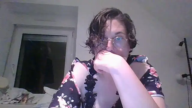 OIseauNoir88 online show from May 20, 8:04 pm
