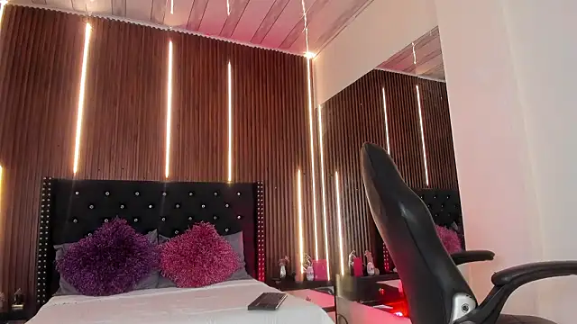 Viannca   online show from March 14, 4:29 am