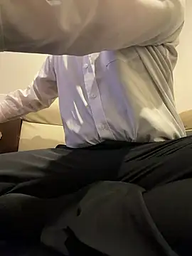 yuuuuusuke00 online show from April 2, 12:30 am