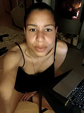 Snapshot of YaraEstelle chatting on March 19, 8:35 pm YaraEstelle online show from March 19, 8:35 pm