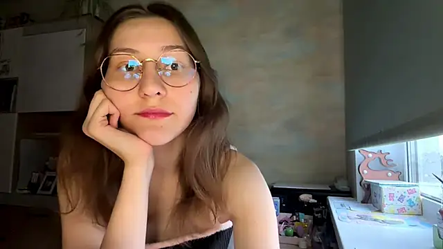 Snapshot of Miaaa_Moon chatting on April 6, 3:02 pm Miaaa Moon online show from April 6, 3:02 pm