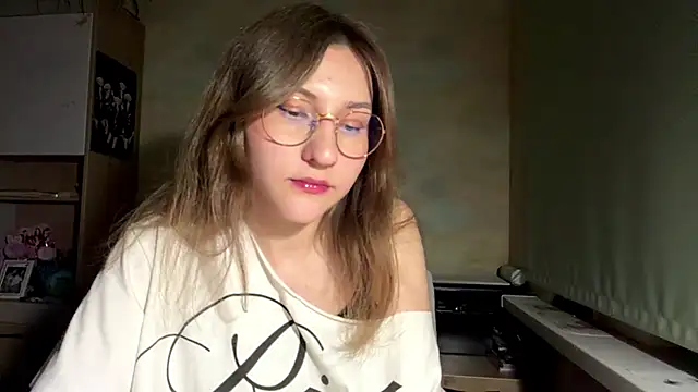 Miaaa Moon online show from May 17, 7:10 pm