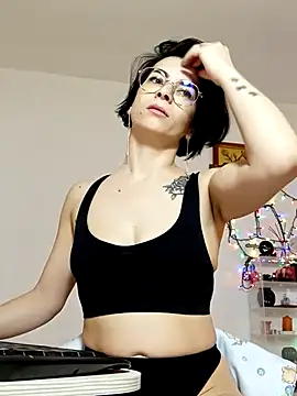 emacandy online show from February 9, 8:18 am