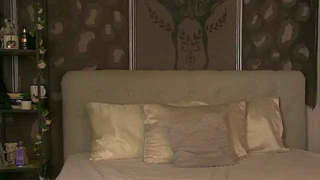 NyssaRaven online show from March 12, 5:24 am