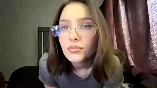 FoxieFlare online show from March 26, 5:13 am