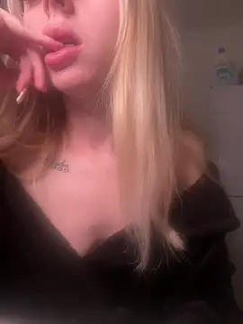 Blonde CassieXX online show from February 11, 9:09 pm