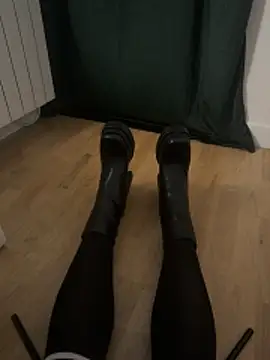 Snapshot of LuxeReign chatting on February 8, 2:53 pm LuxeReign online show from February 8, 2:53 pm