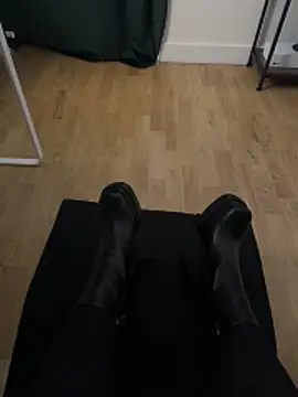 Snapshot of LuxeReign chatting on February 14, 3:42 pm LuxeReign online show from February 14, 3:42 pm