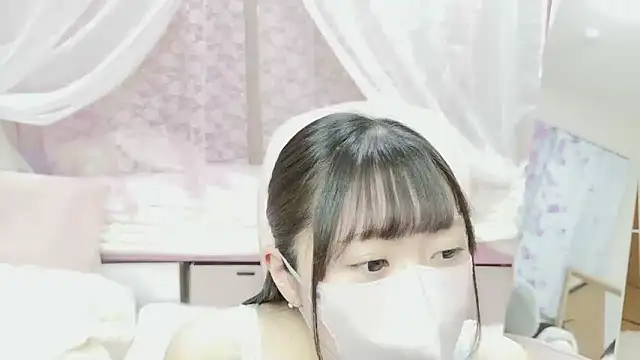 Snapshot of MOE_o0 chatting on April 10, 9:14 am MOE o0 online show from April 10, 9:14 am