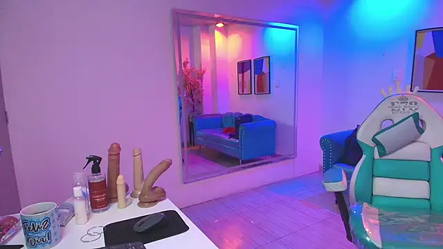 Snapshot of Madame_scarlett chatting on April 6, 11:33 am Madame scarlett online show from April 6, 11:33 am