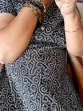 Snapshot of silk_rose05 chatting on March 30, 8:26 am silk rose05 online show from March 30, 8:26 am