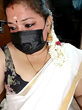 Snapshot of silk_rose05 chatting on April 1, 5:21 pm silk rose05 online show from April 1, 5:21 pm