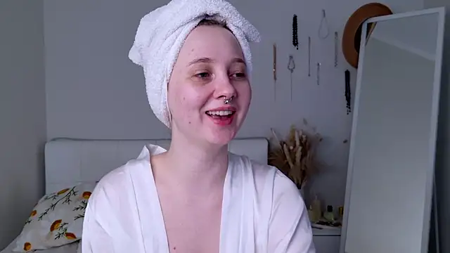 CandiceKingzzz online show from March 14, 8:20 am