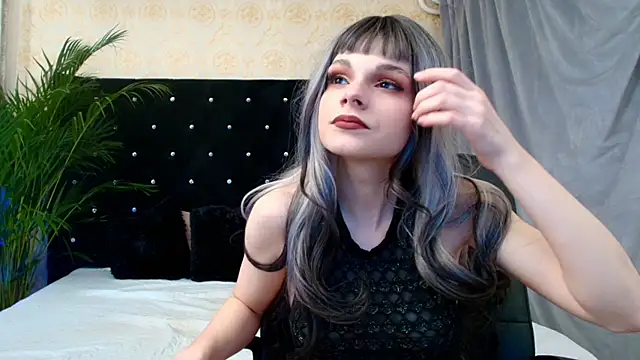 Snapshot of PollySunrise chatting on February 9, 6:39 am PollySunrise online show from February 9, 6:39 am