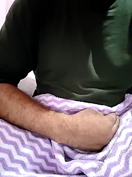 Snapshot of newtube0 chatting on April 2, 6:05 pm newtube0 online show from April 2, 6:05 pm