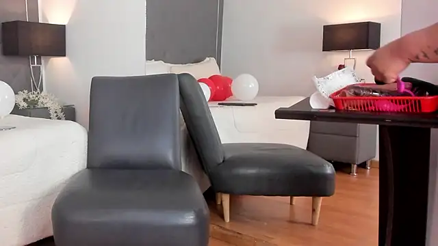 Oliviia williams online show from February 16, 11:28 am