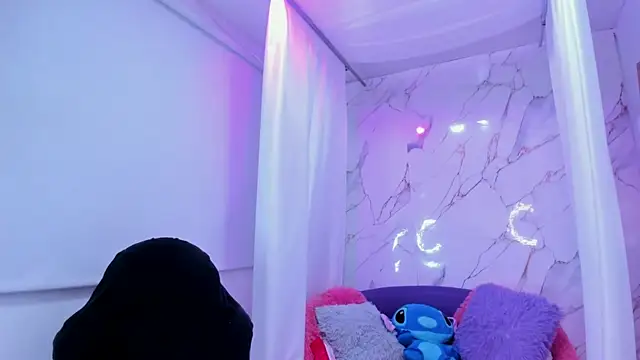 Snapshot of Bella_Miller1_ chatting on April 1, 3:42 pm Bella Miller1 online show from April 1, 3:42 pm