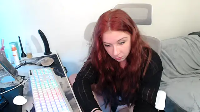 AustrianGirl99AtWork online show from February 20, 12:40 am