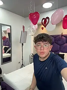 Noah Wiliams online show from February 11, 8:03 pm