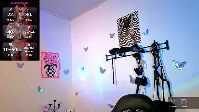 Snapshot of Zoeee_001 chatting on March 26, 5:57 am Zoeee 001 online show from March 26, 5:57 am