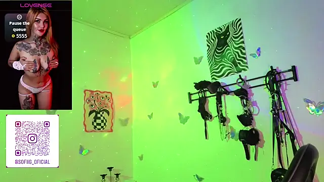 Snapshot of Zoeee_001 chatting on March 27, 7:36 am Zoeee 001 online show from March 27, 7:36 am