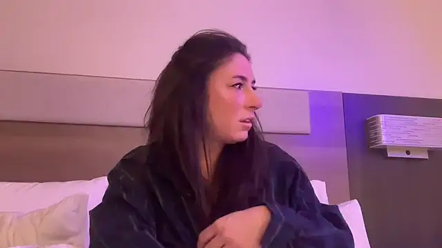 Snapshot of mr_mrs_glitter chatting on March 30, 3:29 am mr mrs glitter online show from March 30, 3:29 am