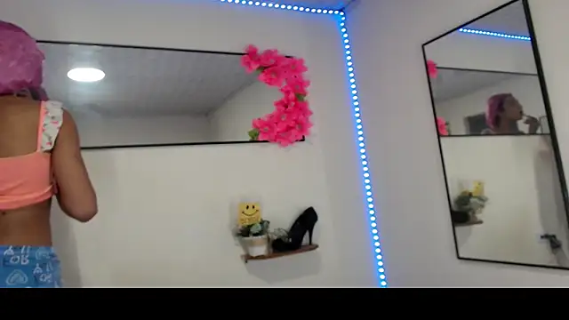 Darianna Atehortua online show from March 28, 9:36 pm