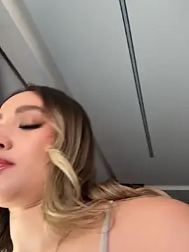 Snapshot of GabbydelRey chatting on March 19, 9:30 pm GabbydelRey online show from March 19, 9:30 pm