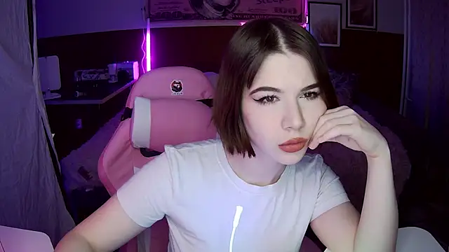 Snapshot of KrissCherri chatting on February 16, 10:17 pm KrissCherri online show from February 16, 10:17 pm