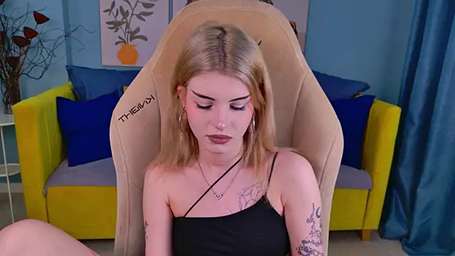 Snapshot of ScarletBlackwood chatting on April 1, 4:57 am ScarletBlackwood online show from April 1, 4:57 am