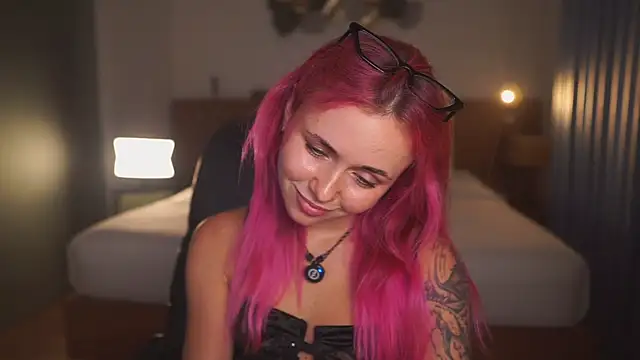 Sarah Pink online show from May 15, 1:51 pm