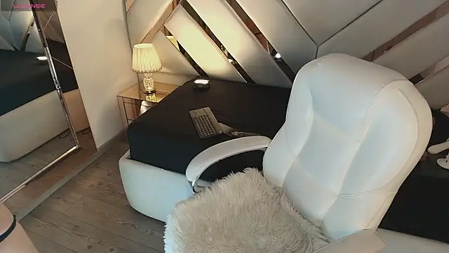 Nia Crawford online show from March 30, 4:13 am