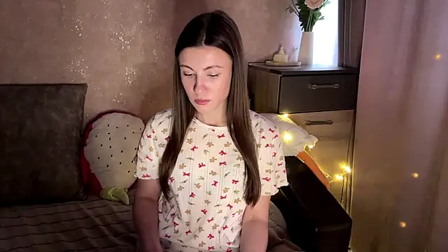 Lina Vanilina online show from February 10, 1:15 pm