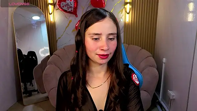 Snapshot of Ariana18_b chatting on February 23, 1:08 pm Ariana18 b online show from February 23, 1:08 pm