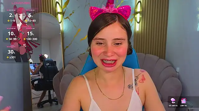 Snapshot of Ariana18_b chatting on March 27, 1:00 pm Ariana18 b online show from March 27, 1:00 pm