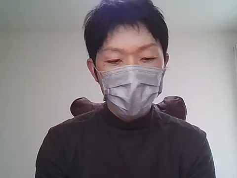 Snapshot of K0U-123 chatting on March 26, 4:07 am K0U-123 online show from March 26, 4:07 am