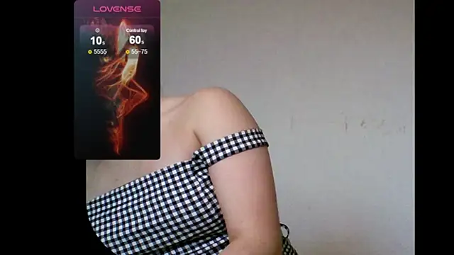 EmilyDare online show from February 8, 11:02 am