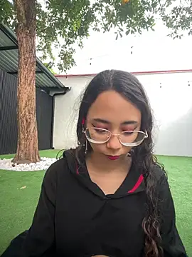 alicia-petite online show from February 8, 11:35 am